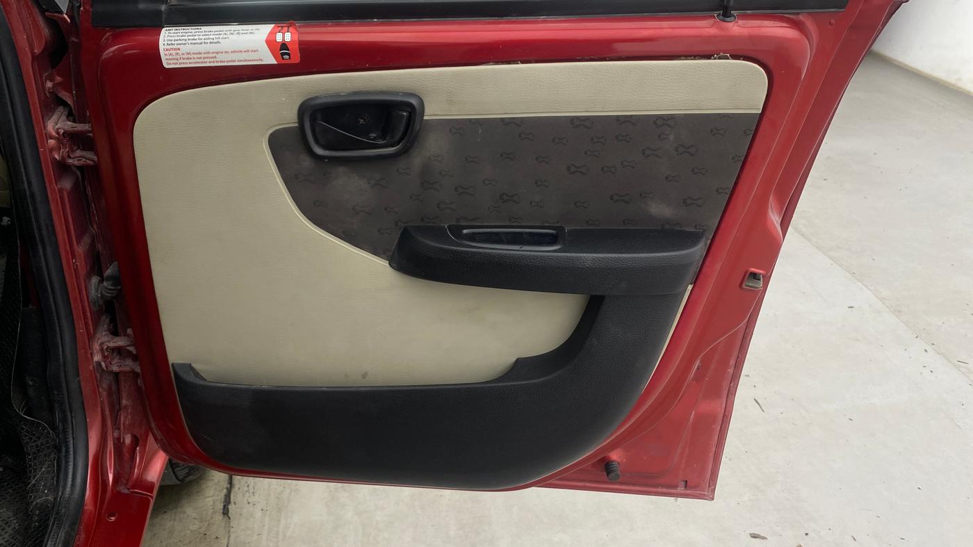 2016 Tata Nano TWIST XTA, Petrol, Automatic, 40,961 km, Driver Side Door Panels Control