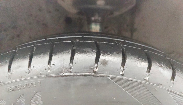 2014 Honda Brio S MT, Petrol, Manual, 46,422 km, Right Front Tyre Tread