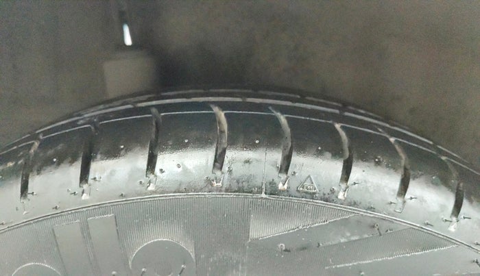 2014 Honda Brio S MT, Petrol, Manual, 46,422 km, Right Rear Tyre Tread