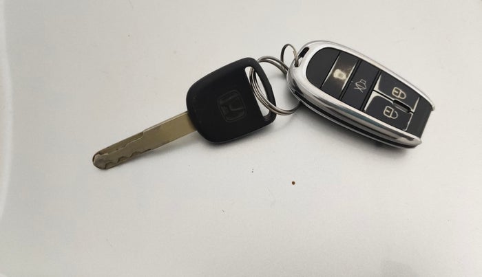 2014 Honda Brio S MT, Petrol, Manual, 46,422 km, Key Close Up