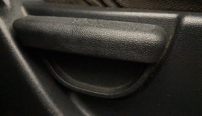 2012 Hyundai i20 SPORTZ 1.4 AT, Petrol, Automatic, 99,234 km, Driver Side Adjustment Panel