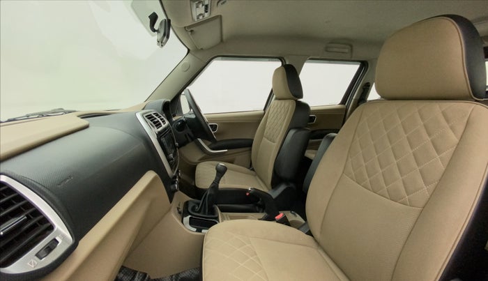 2018 Mahindra TUV300 T10, Diesel, Manual, 69,005 km, Right Side Front Door Cabin