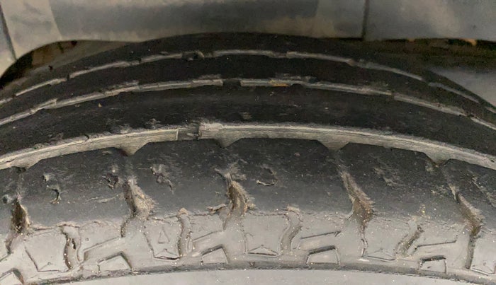 2018 Mahindra TUV300 T10, Diesel, Manual, 69,005 km, Right Rear Tyre Tread