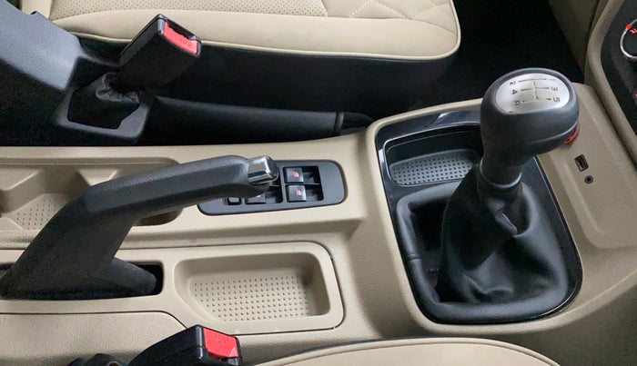 2018 Mahindra TUV300 T10, Diesel, Manual, 69,005 km, Gear Lever