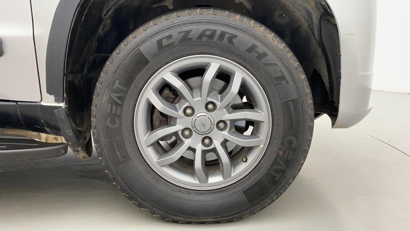 2018 Mahindra TUV300 T10, Diesel, Manual, 69,005 km, Right Front Wheel