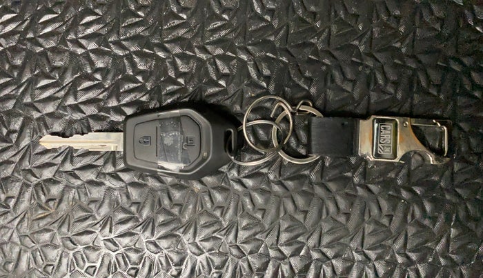 2018 Mahindra TUV300 T10, Diesel, Manual, 69,005 km, Key Close Up