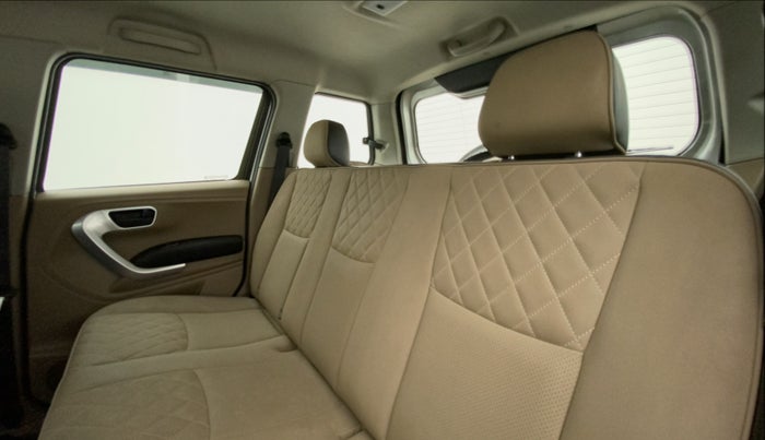 2018 Mahindra TUV300 T10, Diesel, Manual, 69,005 km, Right Side Rear Door Cabin