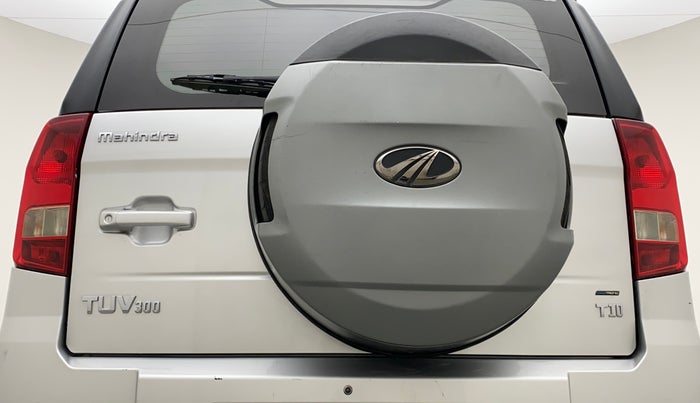 2018 Mahindra TUV300 T10, Diesel, Manual, 69,005 km, Spare Tyre