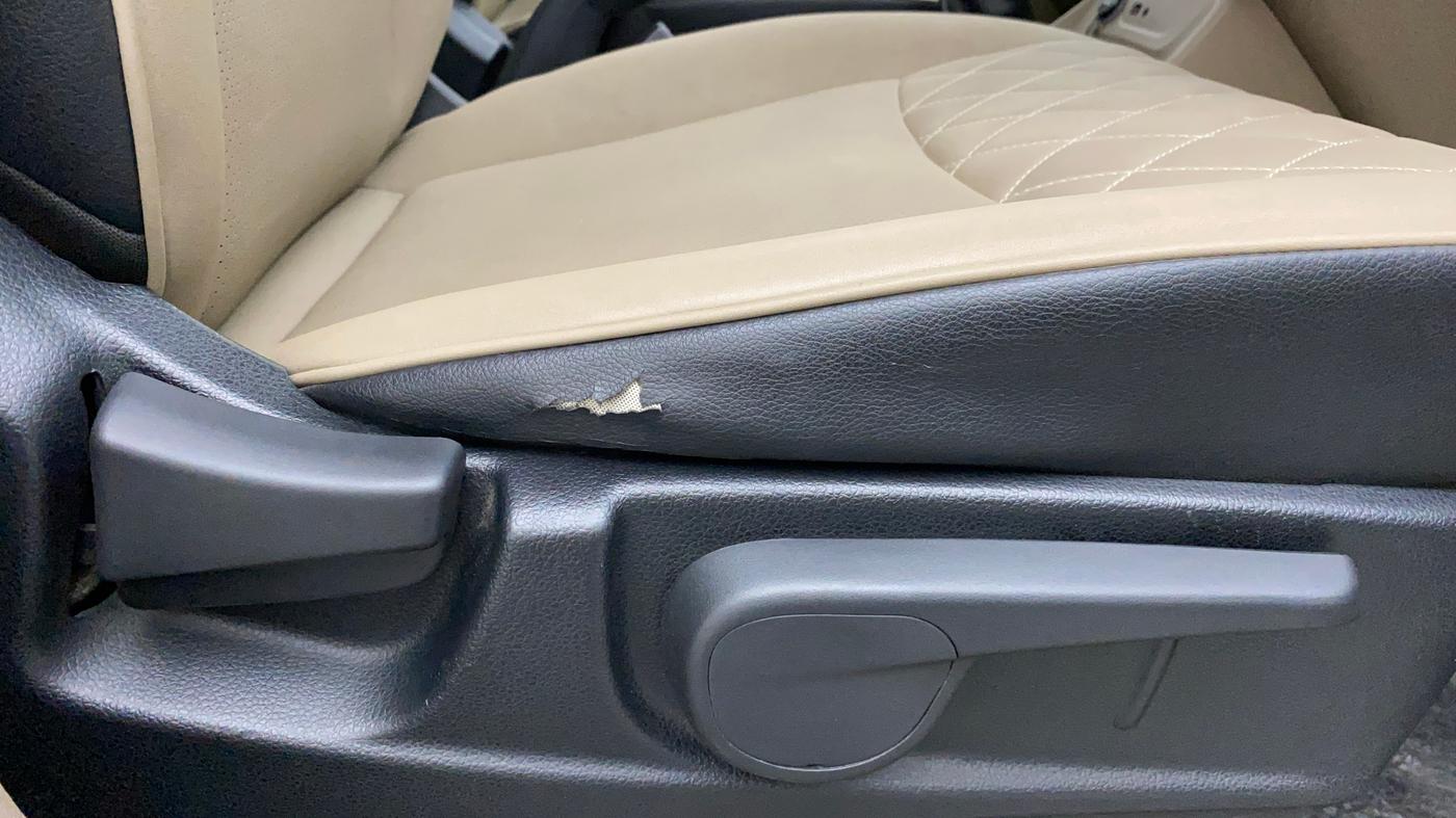 2018 Mahindra TUV300 T10, Diesel, Manual, 69,005 km, Driver Side Adjustment Panel