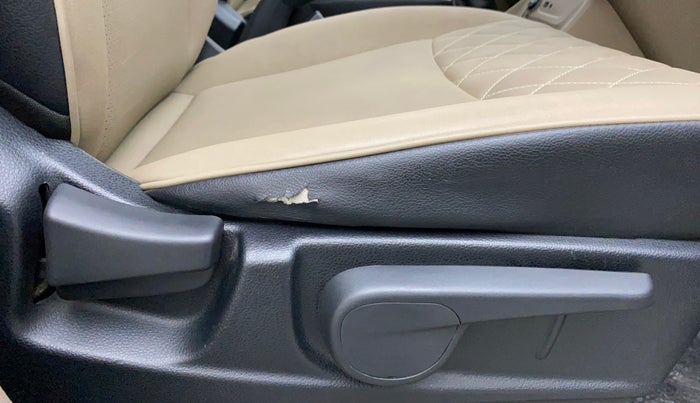 2018 Mahindra TUV300 T10, Diesel, Manual, 69,005 km, Driver Side Adjustment Panel