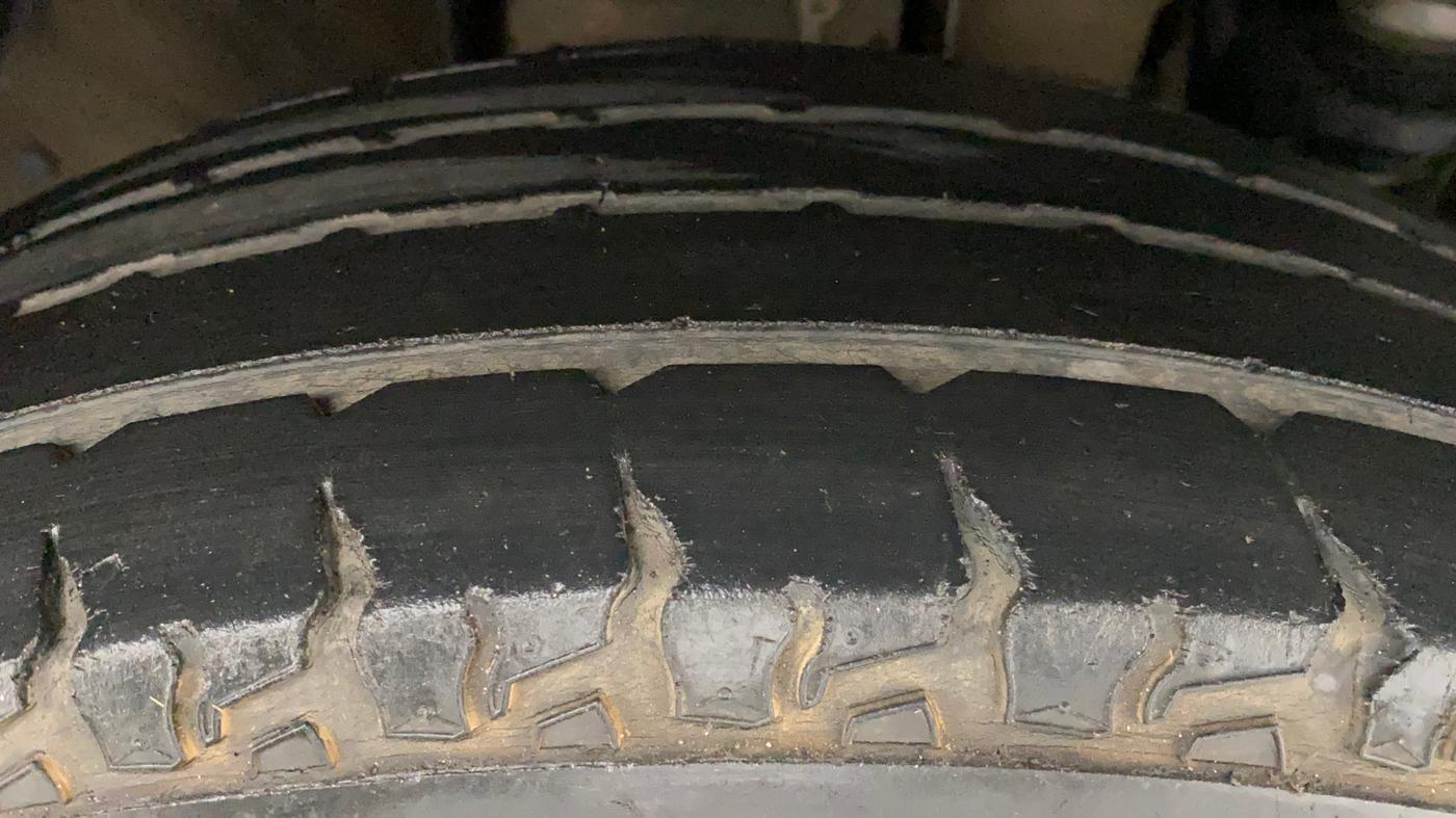 2018 Mahindra TUV300 T10, Diesel, Manual, 69,005 km, Right Front Tyre Tread