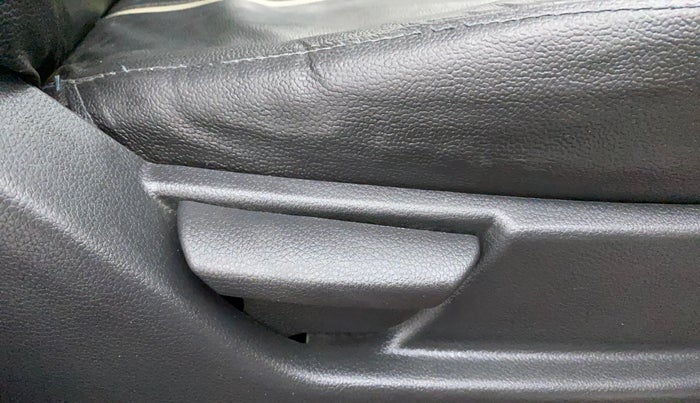 2012 Hyundai Eon ERA +, CNG, Manual, 76,734 km, Driver Side Adjustment Panel