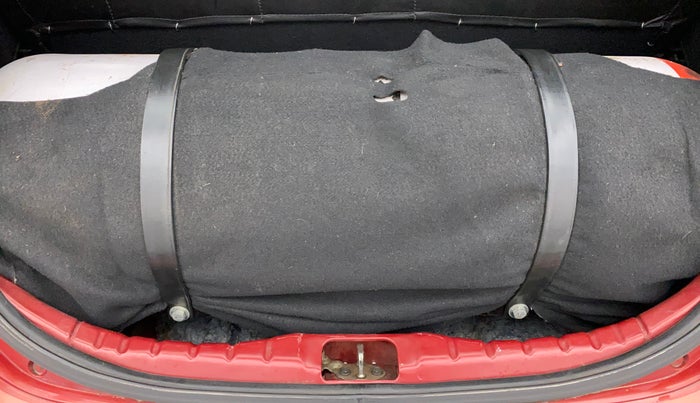 2012 Hyundai Eon ERA +, CNG, Manual, 76,734 km, Boot Inside