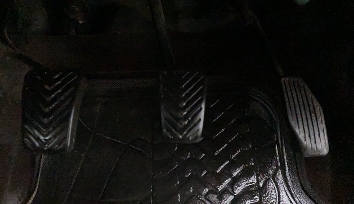 2012 Hyundai Eon ERA +, CNG, Manual, 76,734 km, Pedals