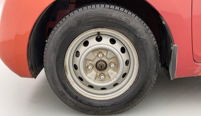 2012 Hyundai Eon ERA +, CNG, Manual, 76,734 km, Left Front Wheel