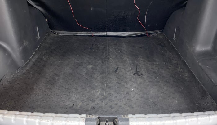 2015 Renault Duster 85 PS RXL, Diesel, Manual, 94,434 km, Boot Inside