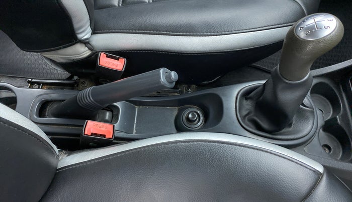 2015 Renault Duster 85 PS RXL, Diesel, Manual, 94,434 km, Gear Lever