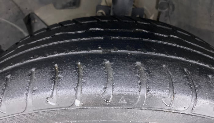 2015 Renault Duster 85 PS RXL, Diesel, Manual, 94,434 km, Left Front Tyre Tread