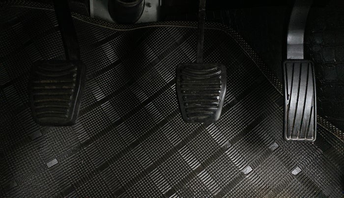 2019 Mahindra MARAZZO M6 8 STR, Diesel, Manual, 19,323 km, Pedals