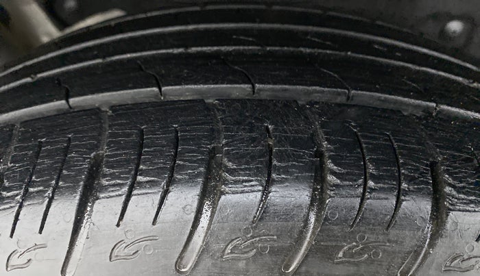 2019 Mahindra MARAZZO M6 8 STR, Diesel, Manual, 19,323 km, Right Rear Tyre Tread