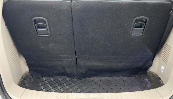 2019 Mahindra MARAZZO M6 8 STR, Diesel, Manual, 19,323 km, Boot Inside