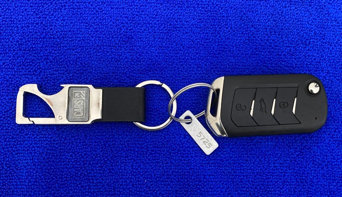 2019 Mahindra MARAZZO M6 8 STR, Diesel, Manual, 19,323 km, Key Close Up