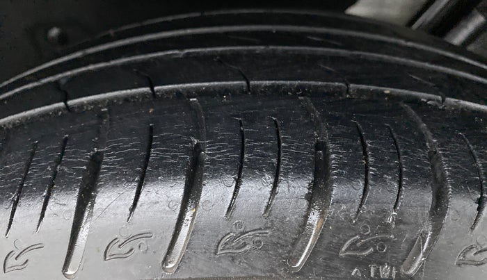 2019 Mahindra MARAZZO M6 8 STR, Diesel, Manual, 19,323 km, Left Rear Tyre Tread