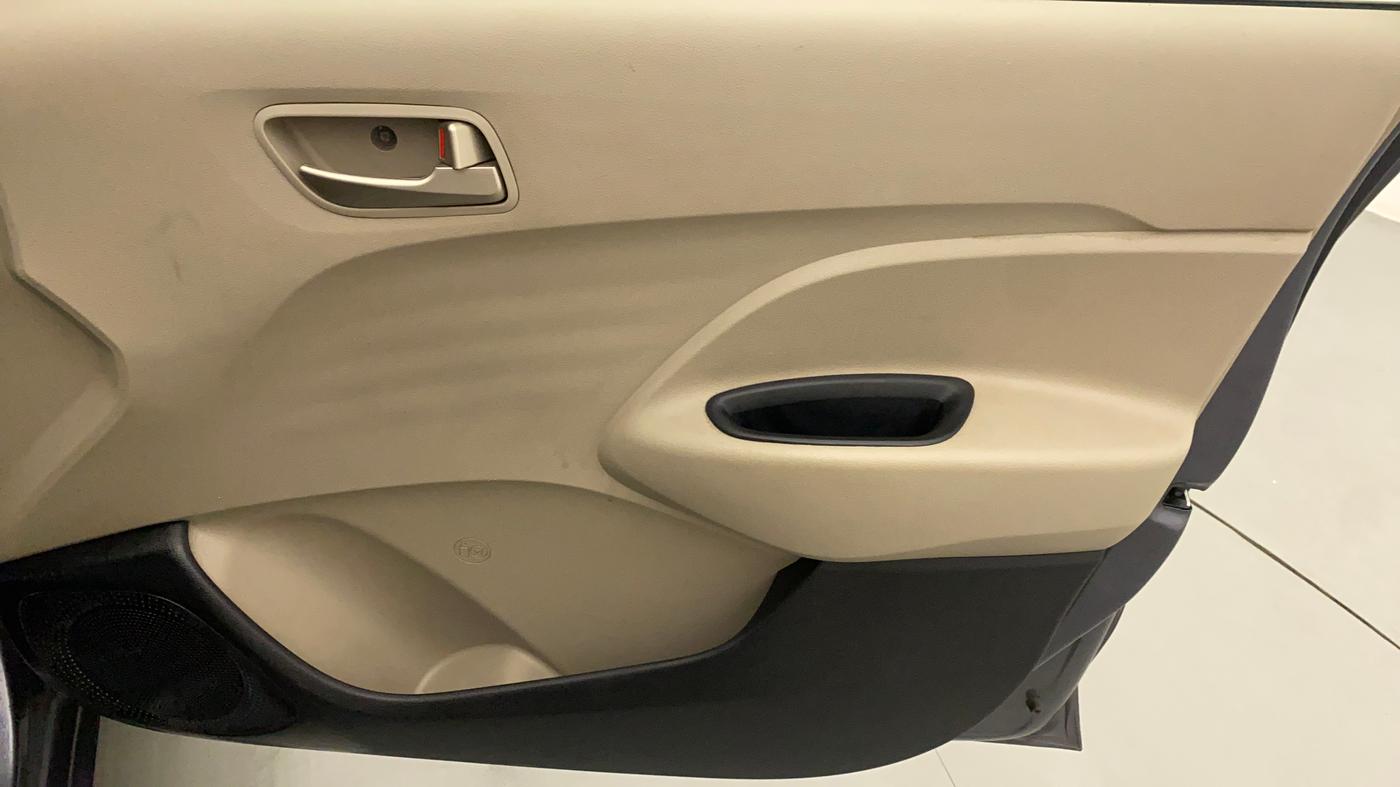 2019 Hyundai NEW SANTRO SPORTZ CNG, CNG, Manual, 70,271 km, Driver Side Door Panels Control