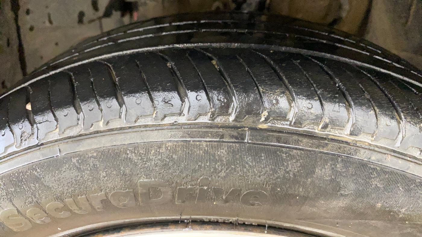 2018 Tata NEXON XM PETROL, Petrol, Manual, 58,446 km, Left Front Tyre Tread