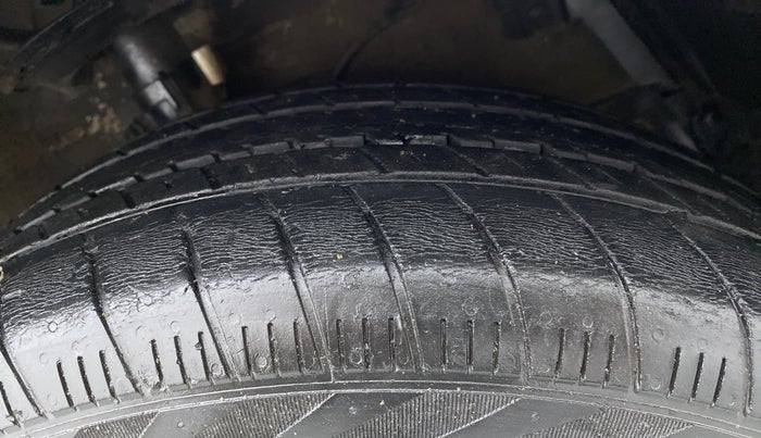 2018 Maruti Ertiga VDI SHVS, Diesel, Manual, 52,724 km, Right Front Tyre Tread