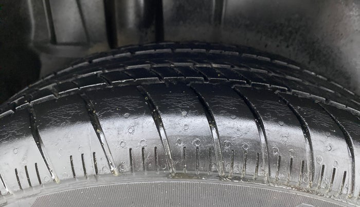 2018 Maruti Ertiga VDI SHVS, Diesel, Manual, 52,724 km, Right Rear Tyre Tread