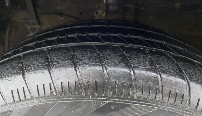 2018 Maruti Ertiga VDI SHVS, Diesel, Manual, 52,724 km, Left Front Tyre Tread