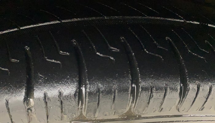 2020 Hyundai Elite i20 SPORTZ PLUS 1.2, Petrol, Manual, 63,436 km, Left Front Tyre Tread