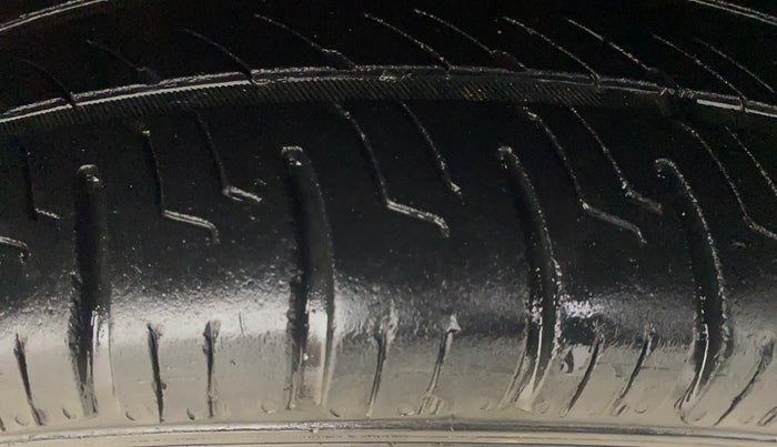 2020 Hyundai Elite i20 SPORTZ PLUS 1.2, Petrol, Manual, 63,436 km, Right Front Tyre Tread