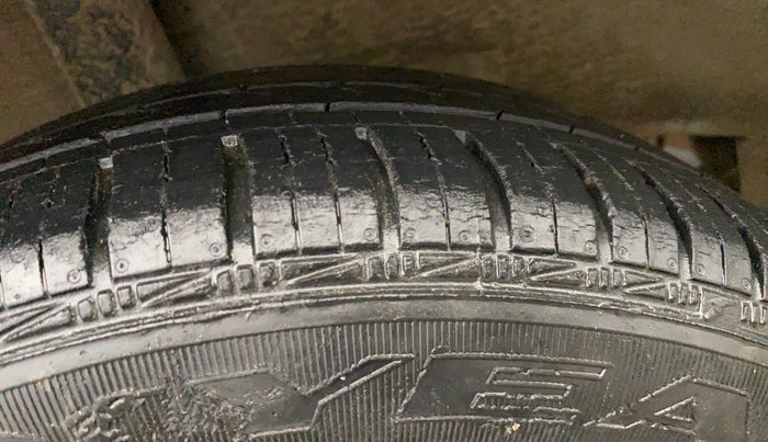 2016 Hyundai Grand i10 SPORTZ 1.2 KAPPA VTVT, Petrol, Manual, 35,902 km, Right Rear Tyre Tread