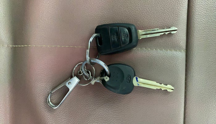 2016 Hyundai Grand i10 SPORTZ 1.2 KAPPA VTVT, Petrol, Manual, 35,902 km, Key Close Up