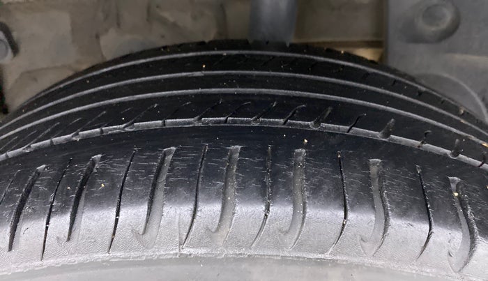 2015 Nissan Terrano XV D THP 110 PS, Diesel, Manual, 87,833 km, Left Rear Tyre Tread