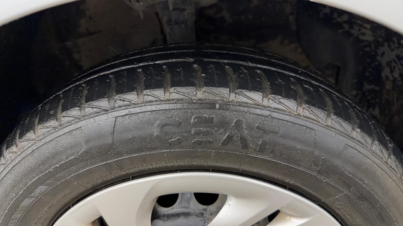 2022 Hyundai AURA S 1.2 CNG, CNG, Manual, 66,893 km, Right Front Tyre Tread