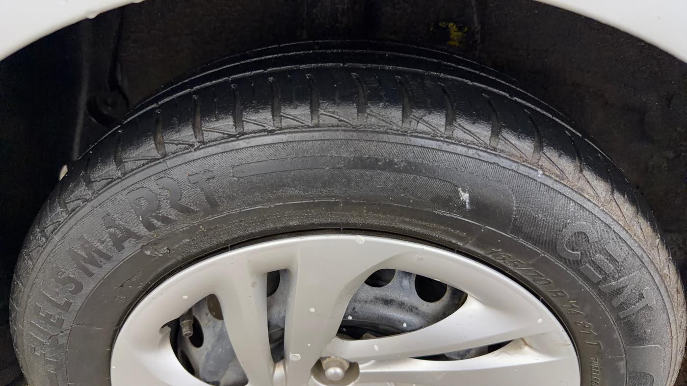 2022 Hyundai AURA S 1.2 CNG, CNG, Manual, 66,893 km, Right Rear Tyre Tread