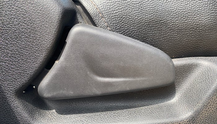 2019 Renault Kwid RXT 1.0 (O), Petrol, Manual, 45,321 km, Driver Side Adjustment Panel