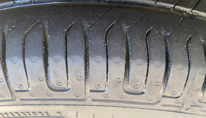 2019 Renault Kwid RXT 1.0 (O), Petrol, Manual, 45,321 km, Left Front Tyre Tread