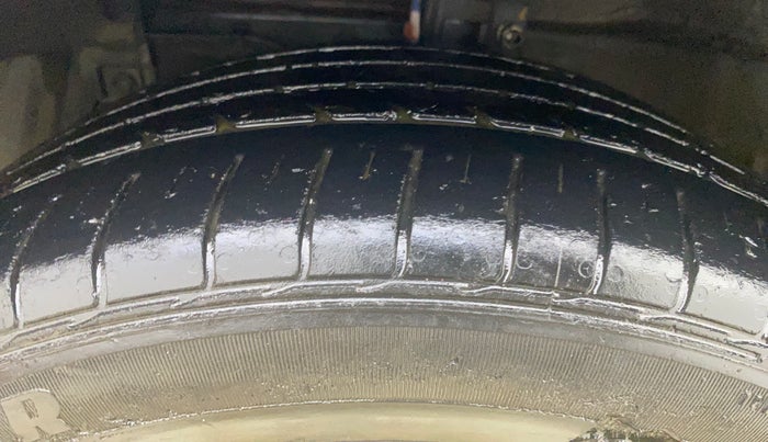 2017 Maruti Ciaz ALPHA  AT 1.4  PETROL, CNG, Automatic, 55,035 km, Left Front Tyre Tread