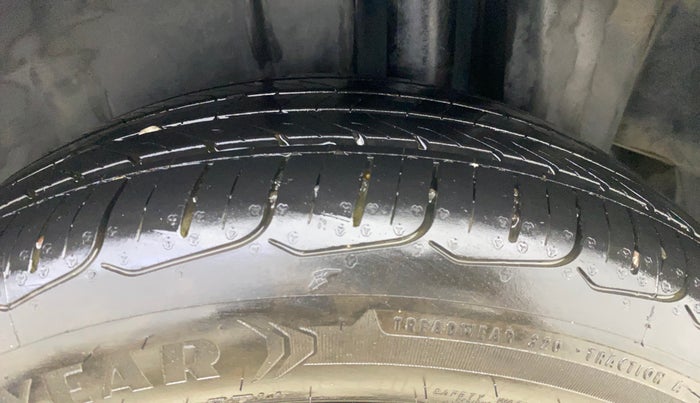 2017 Maruti Ciaz ALPHA  AT 1.4  PETROL, CNG, Automatic, 55,035 km, Left Rear Tyre Tread