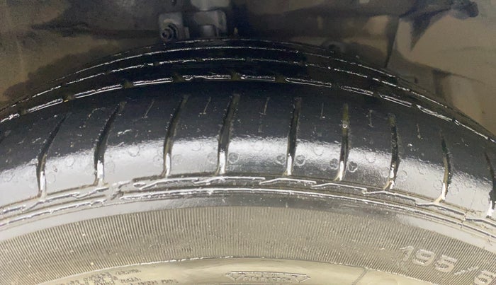 2017 Maruti Ciaz ALPHA  AT 1.4  PETROL, CNG, Automatic, 55,035 km, Right Front Tyre Tread