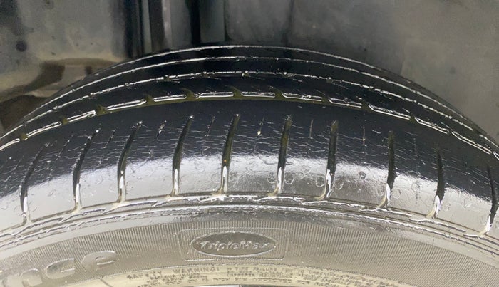 2017 Maruti Ciaz ALPHA  AT 1.4  PETROL, CNG, Automatic, 55,035 km, Right Rear Tyre Tread