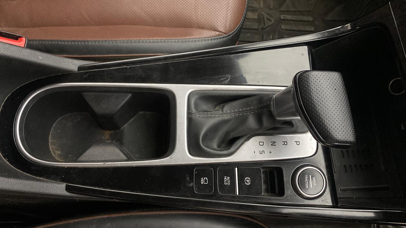 2022 Hyundai ALCAZAR PLATINUM(O) 7STR 2.0 AT, Petrol, Automatic, 52,433 km, Gear Lever