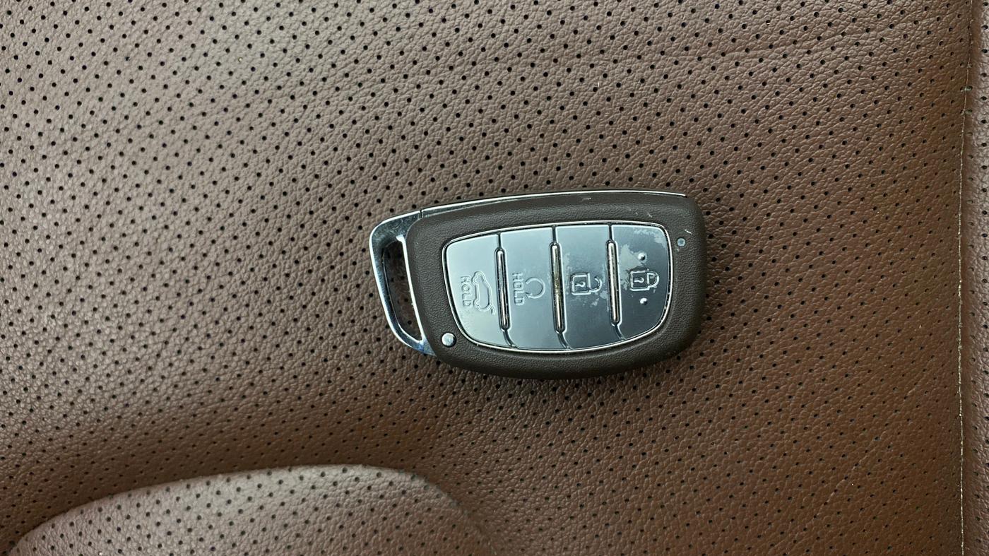 2022 Hyundai ALCAZAR PLATINUM(O) 7STR 2.0 AT, Petrol, Automatic, 52,433 km, Key Close Up