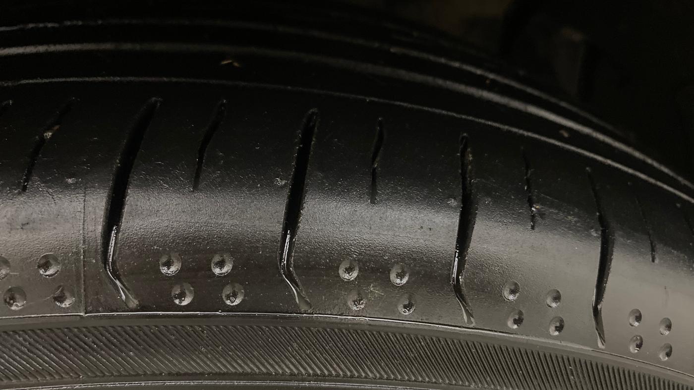 2022 Hyundai ALCAZAR PLATINUM(O) 7STR 2.0 AT, Petrol, Automatic, 52,433 km, Right Front Tyre Tread
