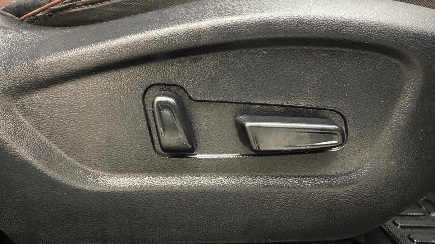 2022 Hyundai ALCAZAR PLATINUM(O) 7STR 2.0 AT, Petrol, Automatic, 52,433 km, Driver Side Adjustment Panel