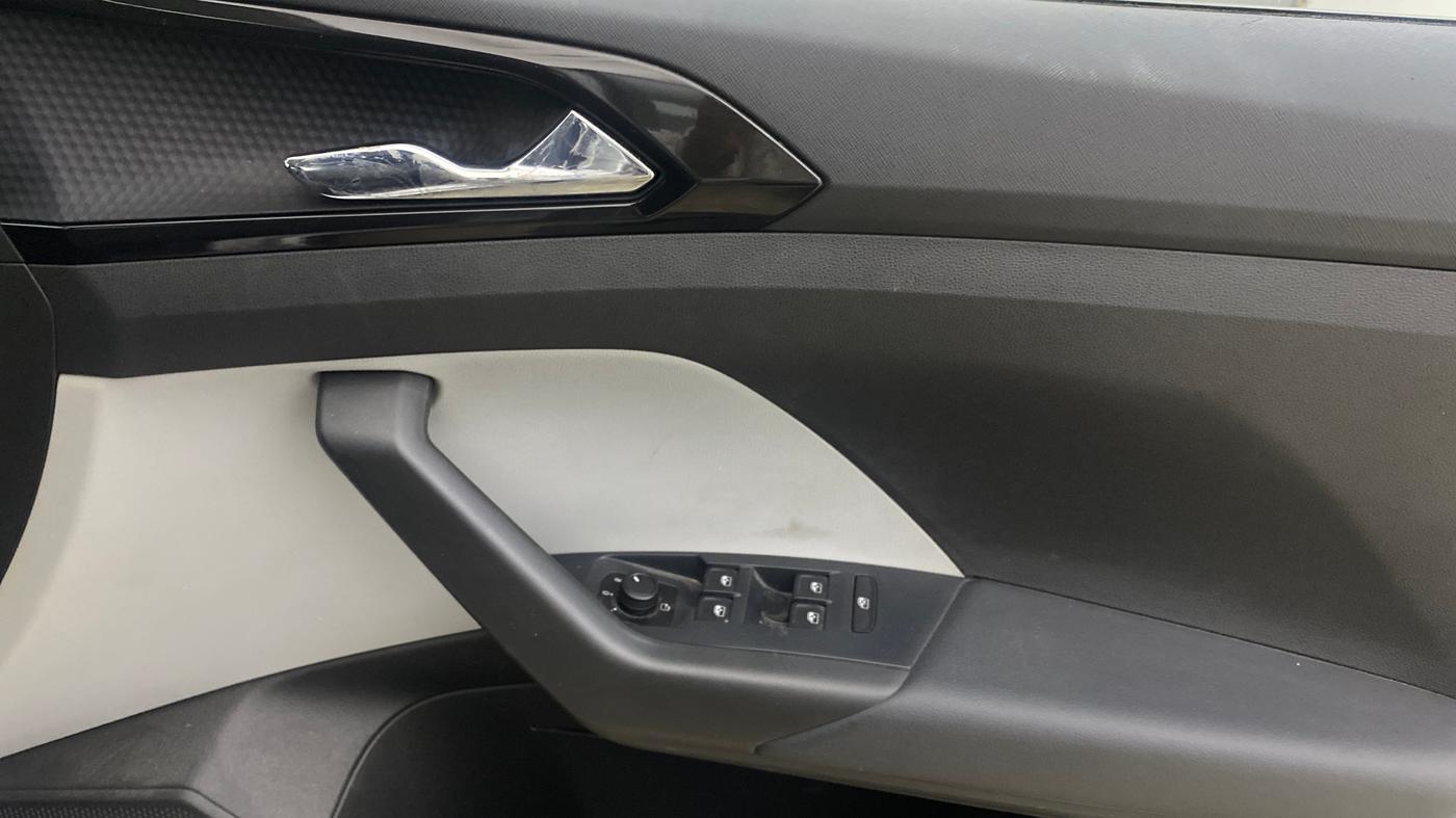 2022 Skoda KUSHAQ STYLE 1.5L TSI MT, Petrol, Manual, 15,817 km, Driver Side Door Panels Control